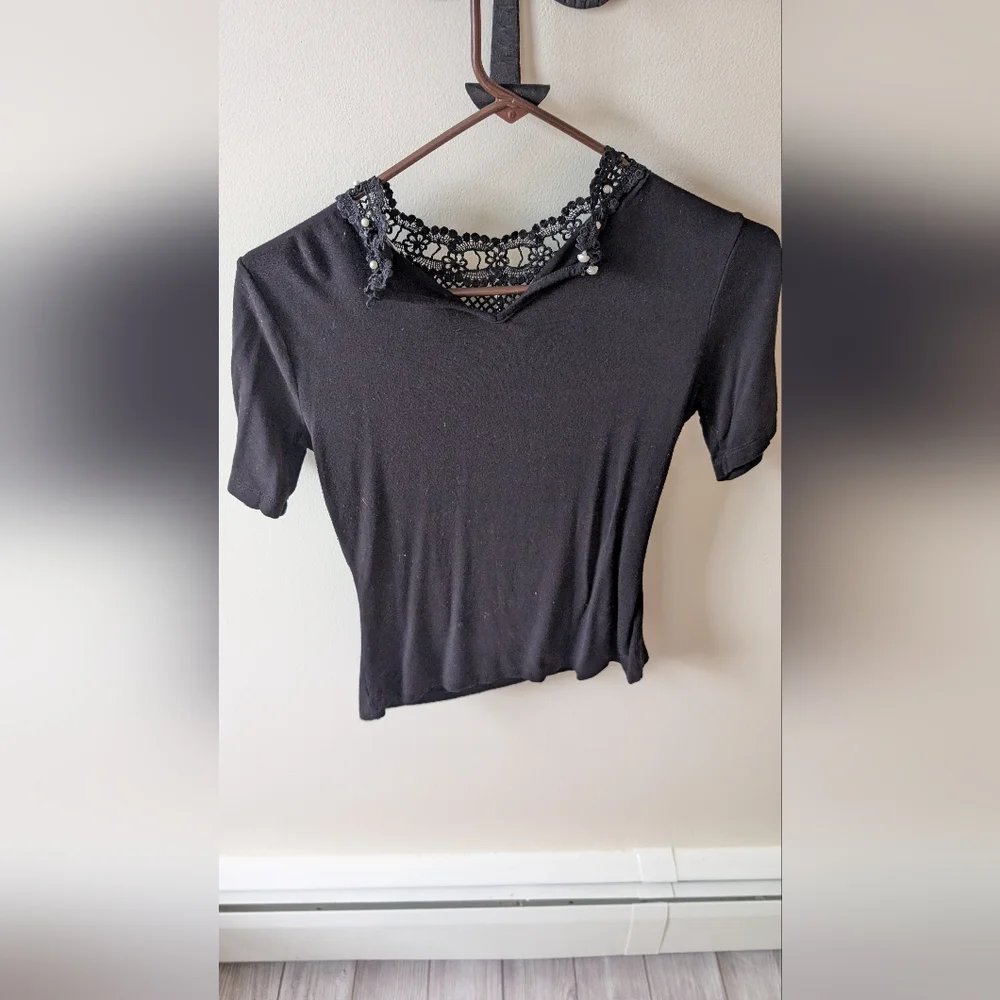 Top Chic pearl and lace embellished black short sleeve party top. Size Large - Picture 7 of 12